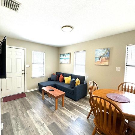 Two Fully Equipped Apartments And A Studio 5 Miles From The Beach Сейнт Питърсбърг Екстериор снимка