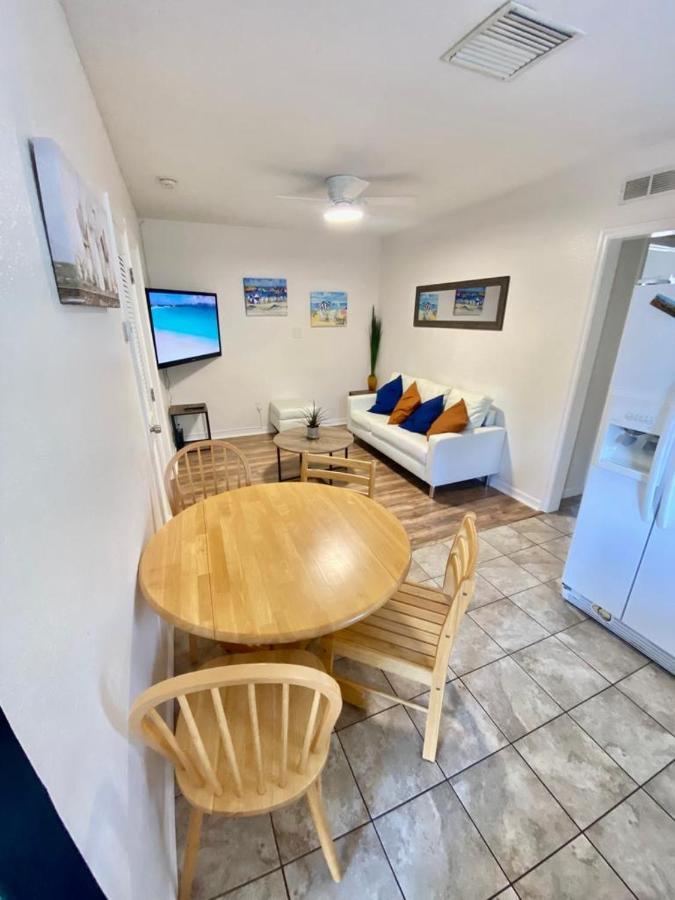 Two Fully Equipped Apartments And A Studio 5 Miles From The Beach Сейнт Питърсбърг Екстериор снимка