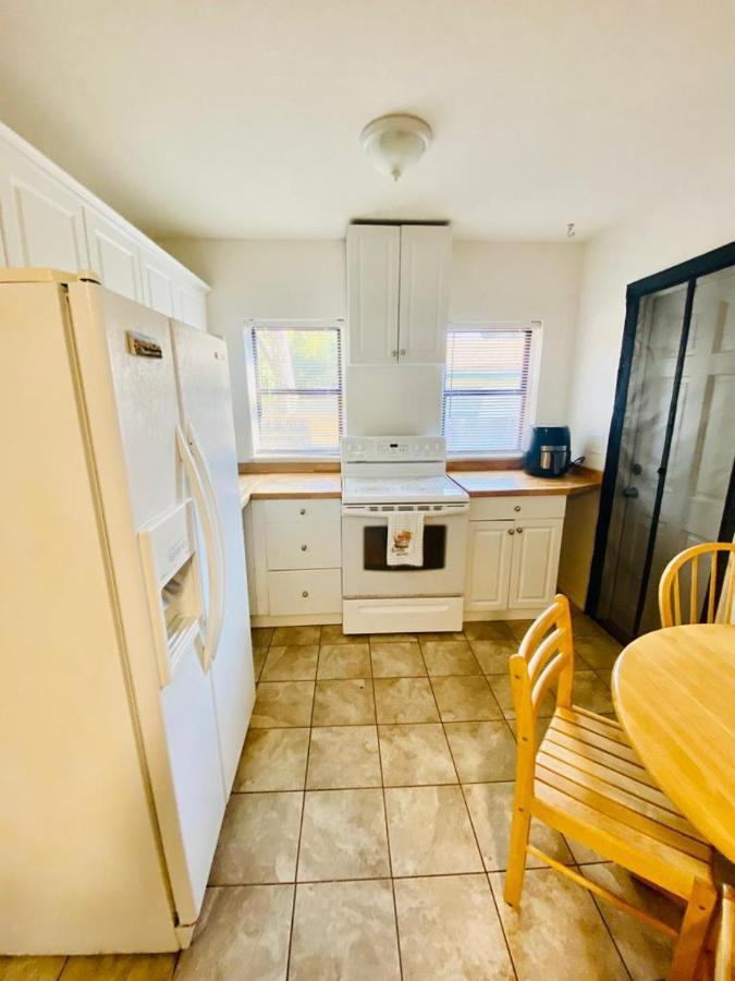 Two Fully Equipped Apartments And A Studio 5 Miles From The Beach Сейнт Питърсбърг Екстериор снимка