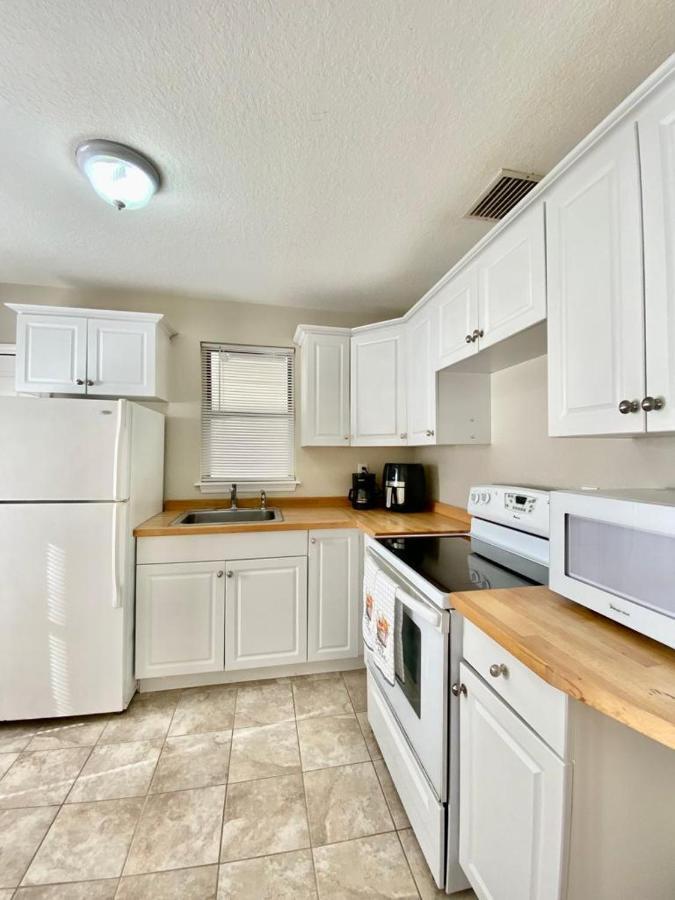Two Fully Equipped Apartments And A Studio 5 Miles From The Beach Сейнт Питърсбърг Екстериор снимка