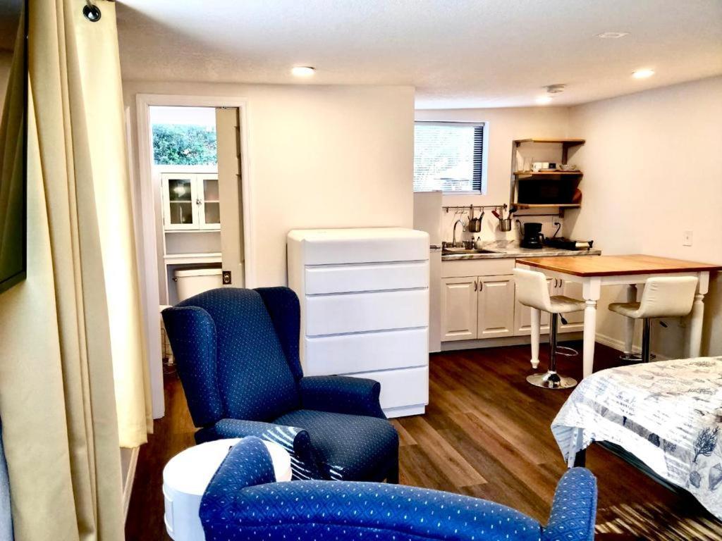 Two Fully Equipped Apartments And A Studio 5 Miles From The Beach Сейнт Питърсбърг Екстериор снимка