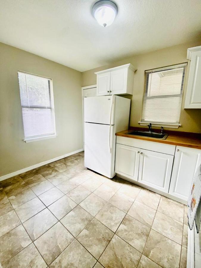 Two Fully Equipped Apartments And A Studio 5 Miles From The Beach Сейнт Питърсбърг Екстериор снимка