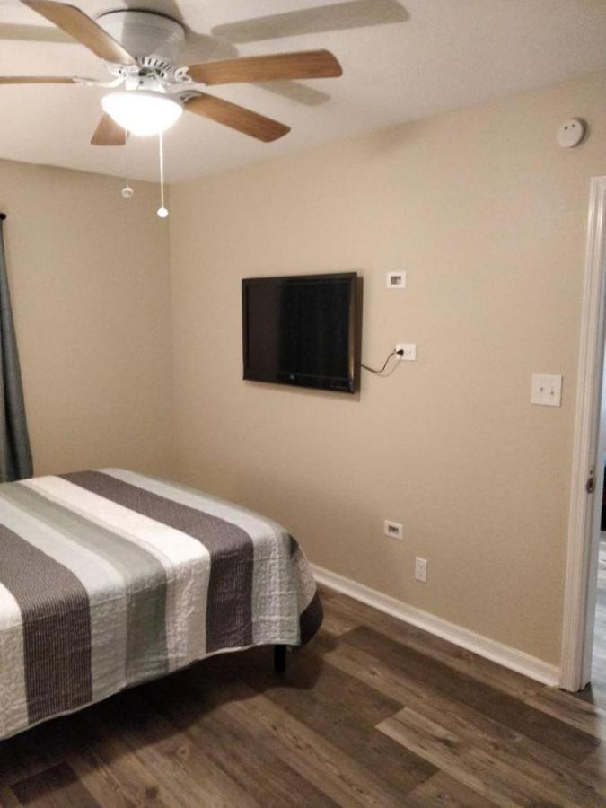 Two Fully Equipped Apartments And A Studio 5 Miles From The Beach Сейнт Питърсбърг Екстериор снимка