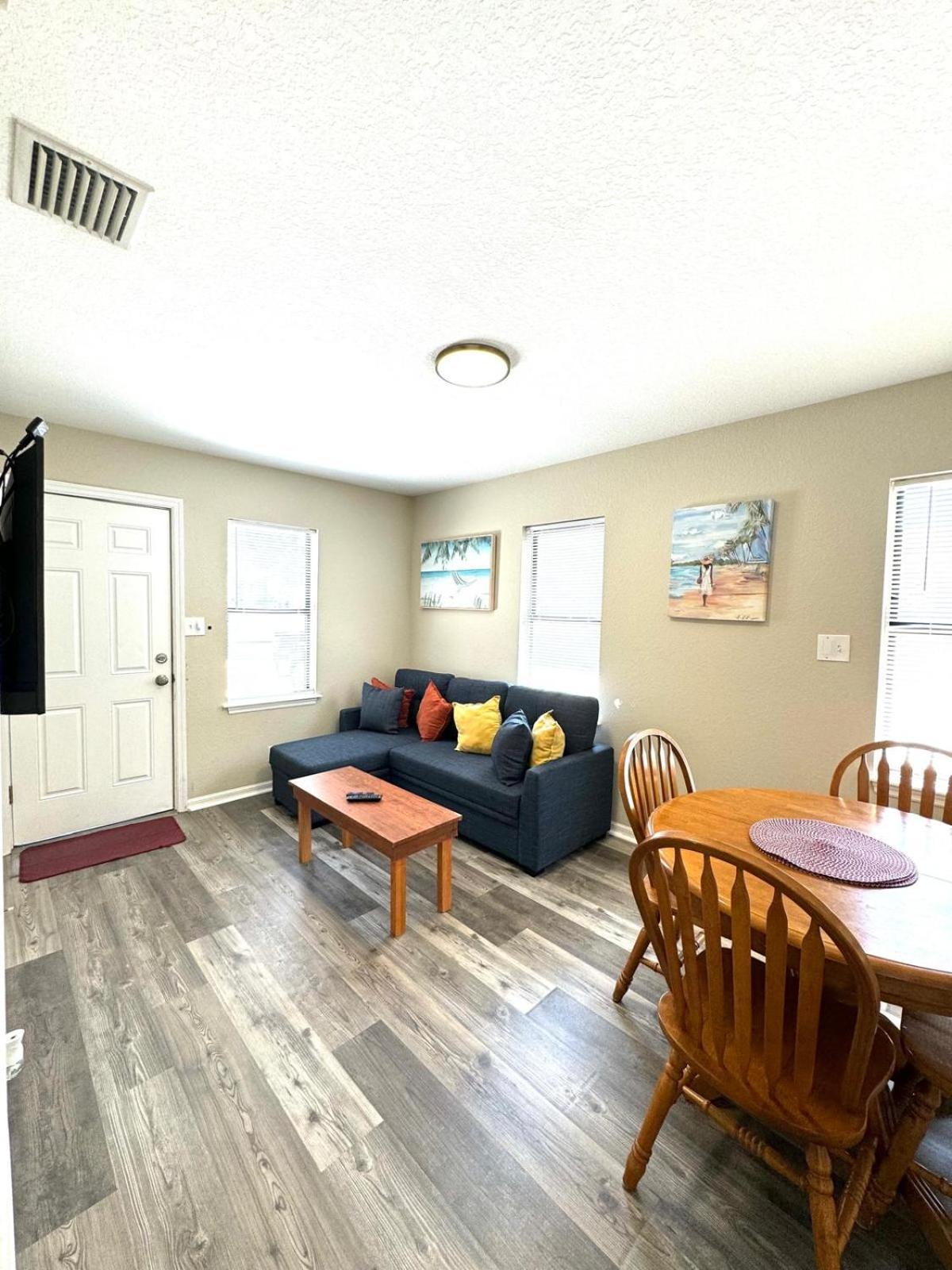 Two Fully Equipped Apartments And A Studio 5 Miles From The Beach Сейнт Питърсбърг Екстериор снимка